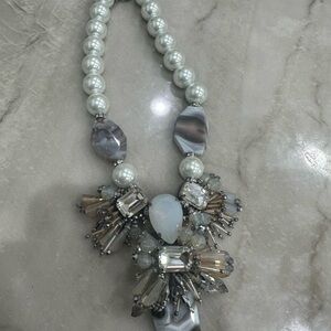Elegant Pearl and Crystal Statement Necklace